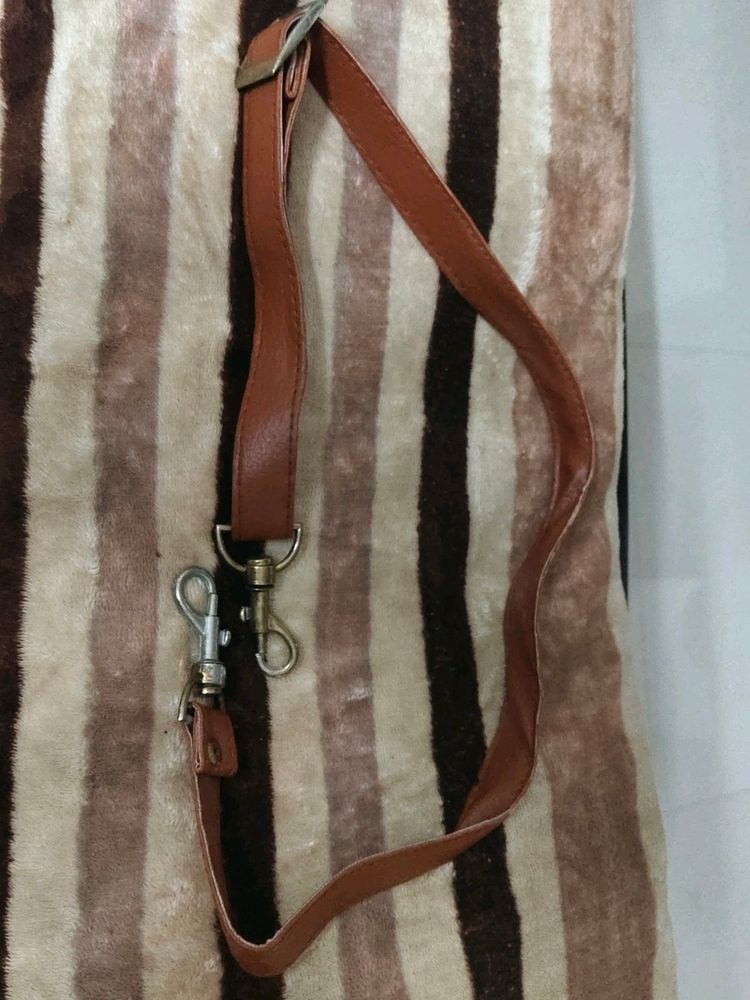 Small adjustible shoulder belt for vanity bags.