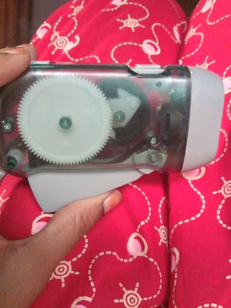 Hand crack dynamo led flash light