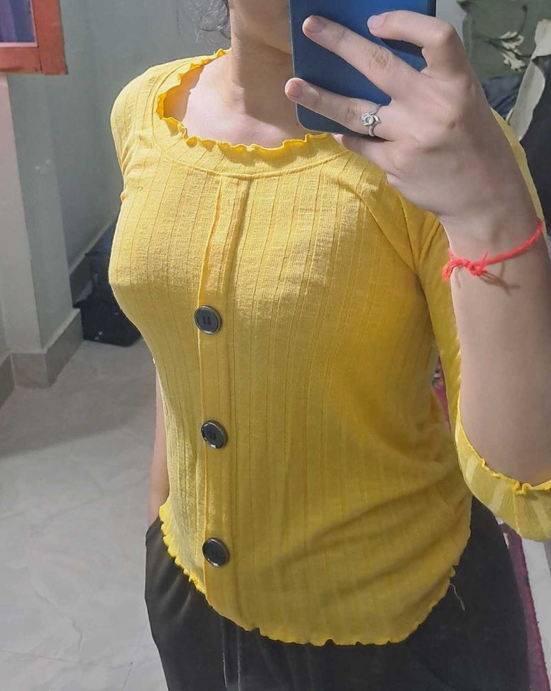 Stylish Yellow Top🌻