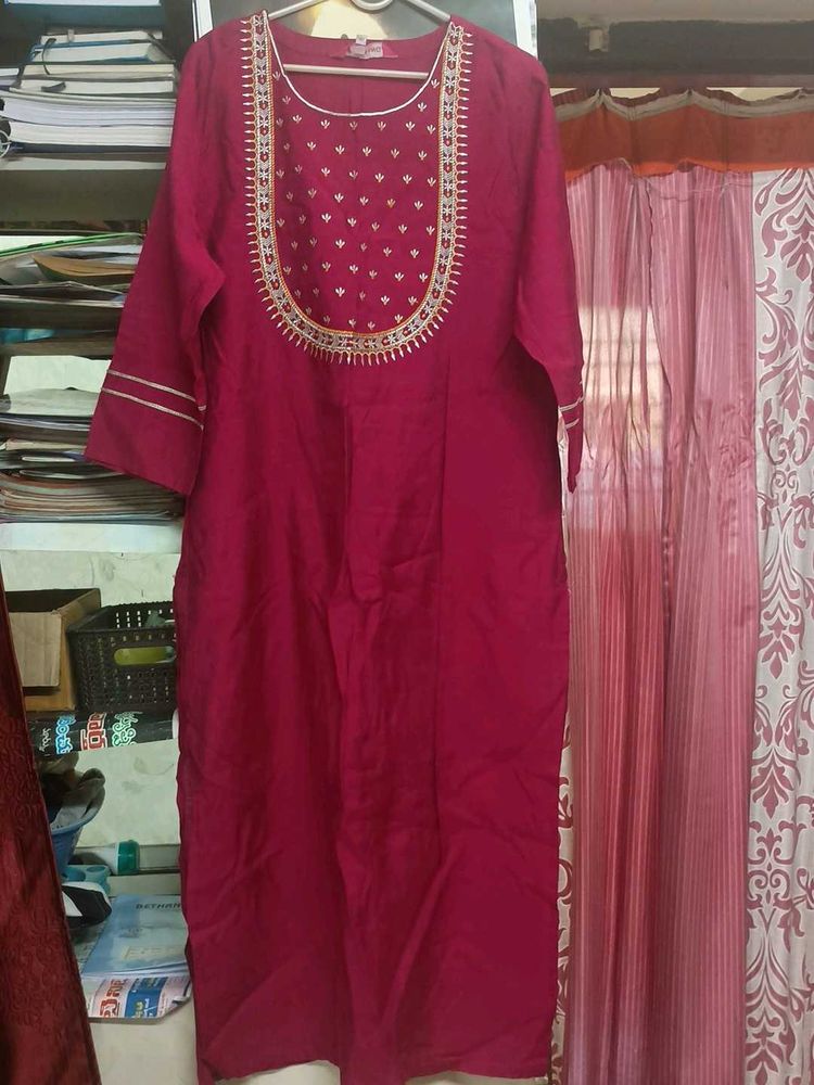 Varanga Elegant Embroidered Kurta