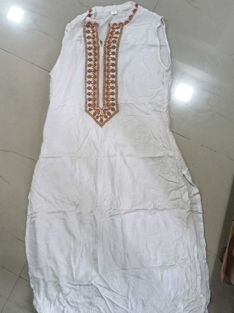 Elegant White Kurta with Embellished Neckline
