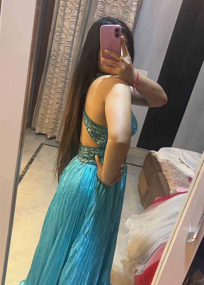 Stunning Blue Sequin Gown❤️🎀