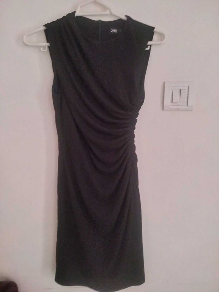 Chic Black Dress - Zara ( XS)