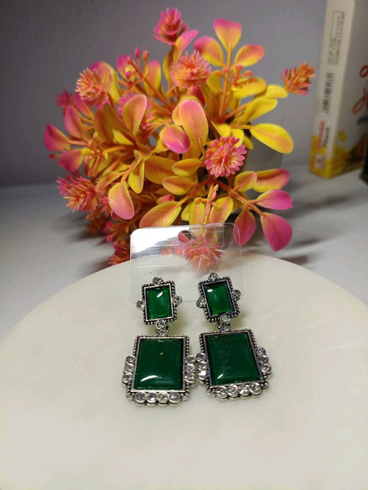 Elegant Green Stone Drop Earrings