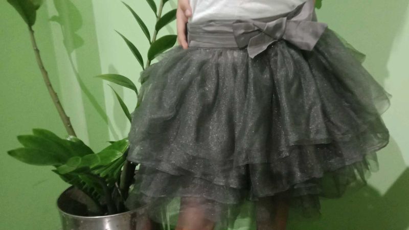 Grey Tulle Skirt .waist 22inch.length 33cm
