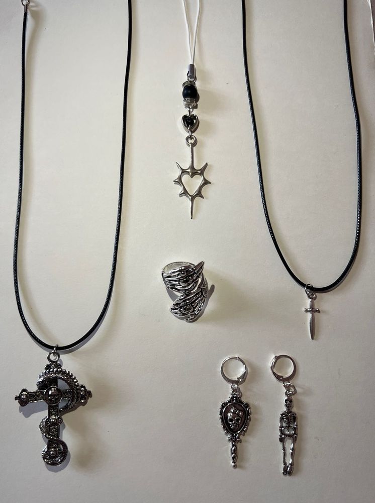 Gothic Jewelry Set(worth 800)