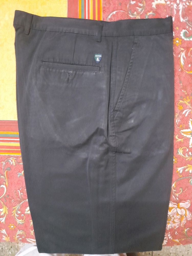 KOUTONS  branded  black colored pant