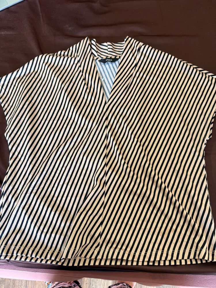 Chic Striped V-Neck Top