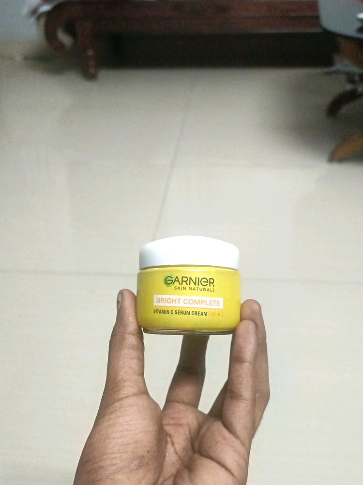 Garnier -BRIGHT COMPLETE-vitaminC Serum Cream