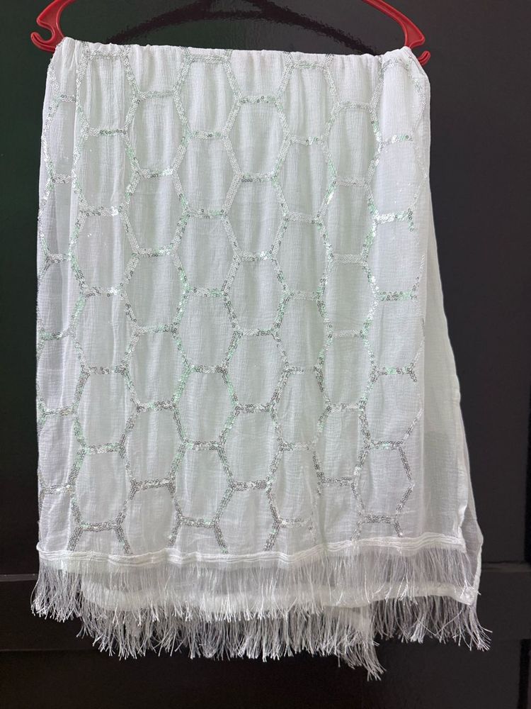 Elegant White Dupatta with Geometric Pattern
