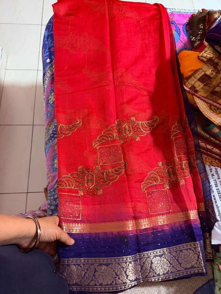 pink saree blue border
