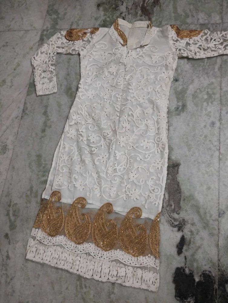 Elegant White &amp; Gold Embroidered Kurti