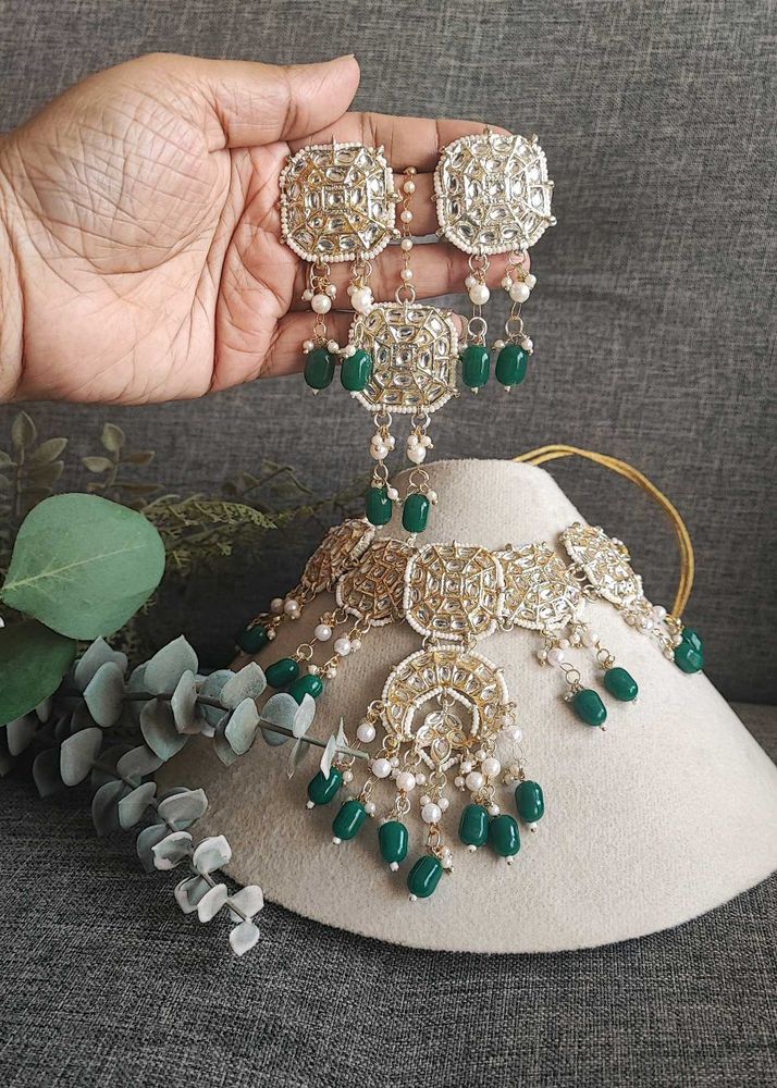 Stunning Emerald &amp; Pearl Choker Set