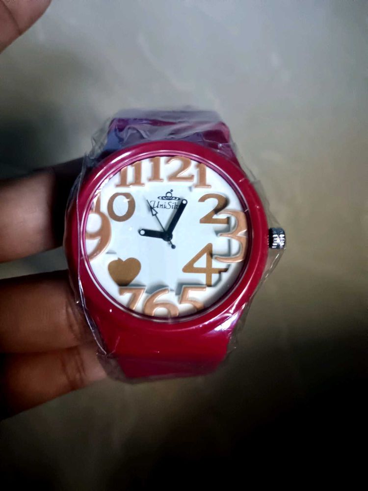 🇯🇵Stylish Red Analog Watch with Fun Numbers