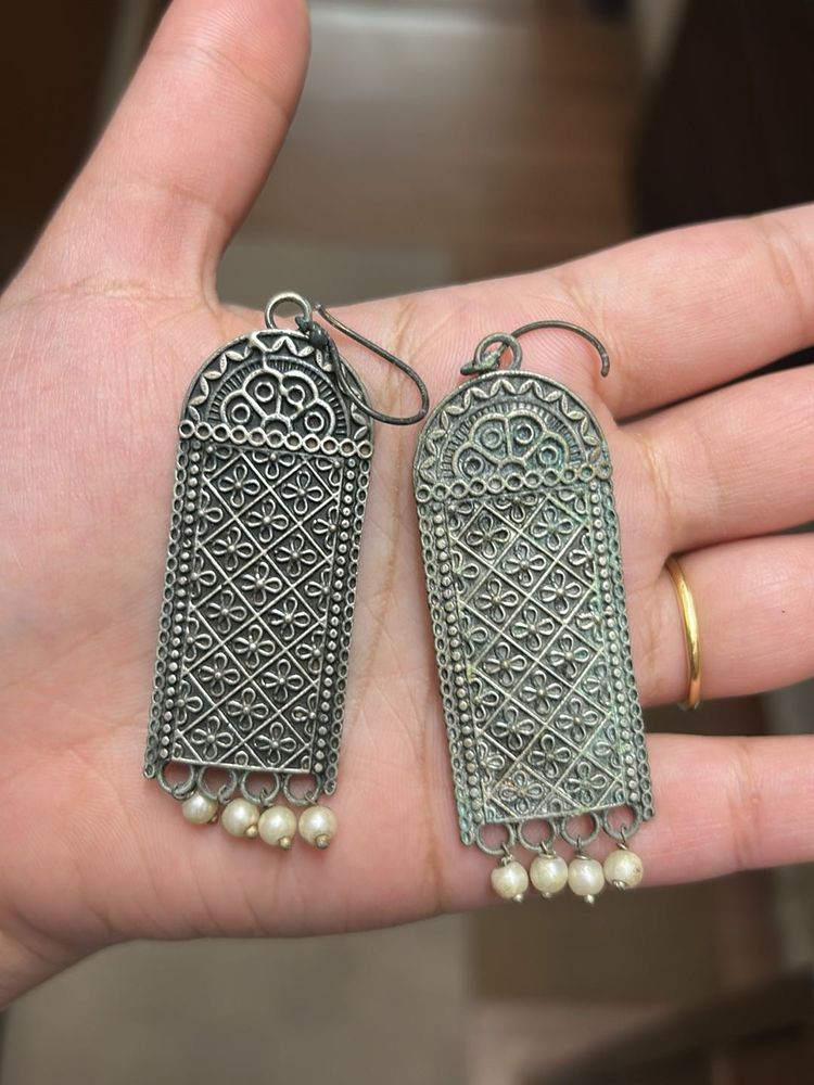 Exquisite Oxidized Silver Dangle Earrings with Pea