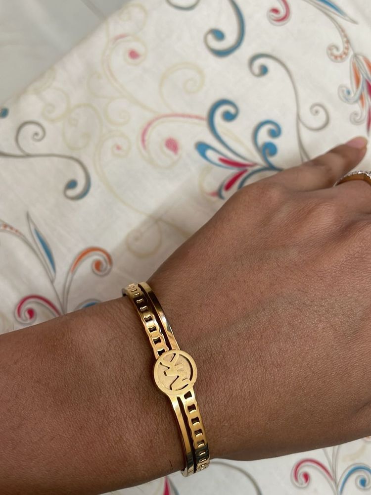 Elegant Gold Tone Bangle Bracelet