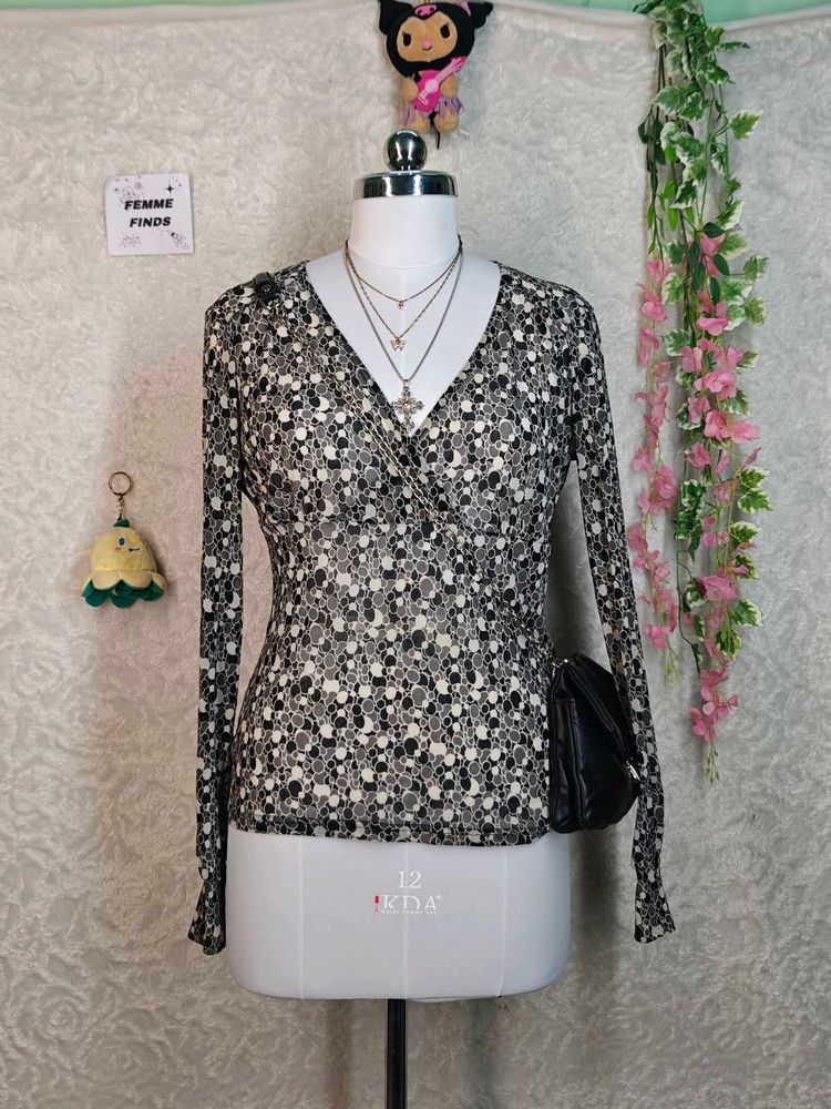 Chic Black &amp; White Print Wrap Top