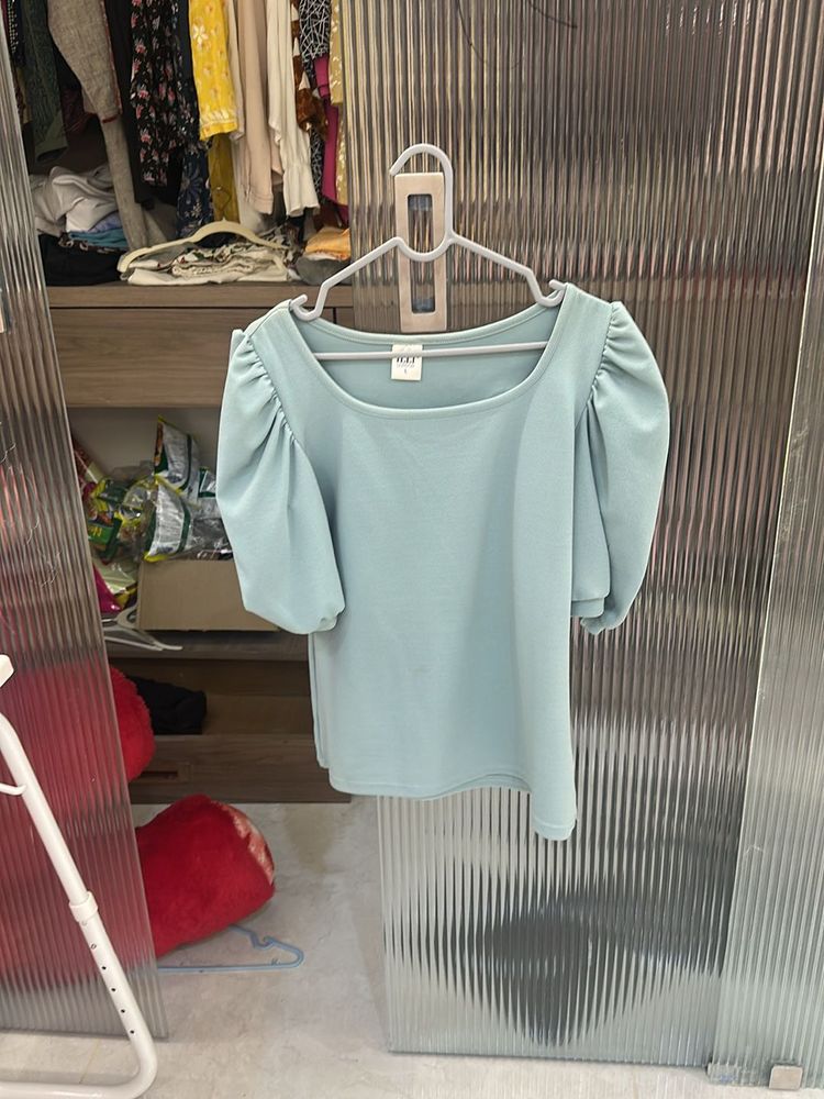 Combo 3 Tops And 1 Baggy Jeans