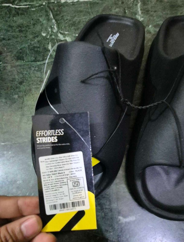 Brand new men's Black Flip-Flops siz 9