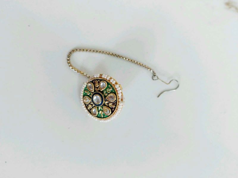 Exquisite Maangtika with Kundan Work