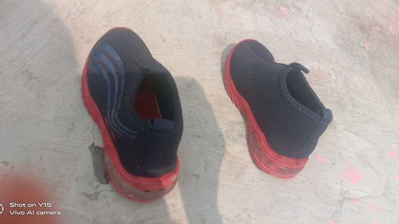 New unisex light shoe  size 10