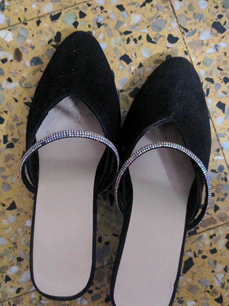 black velvet stone heels 👠