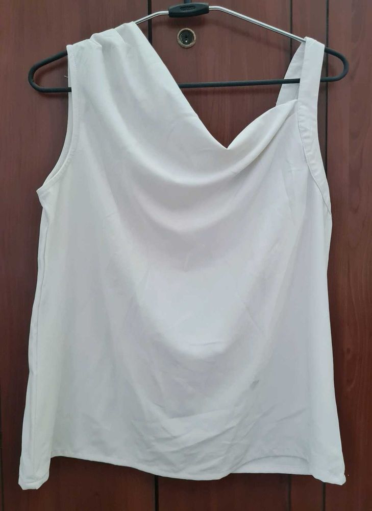 Globus White Sleeveless Top