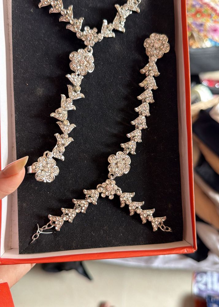 Sparkling Rhinestone Jewelry hath phool
