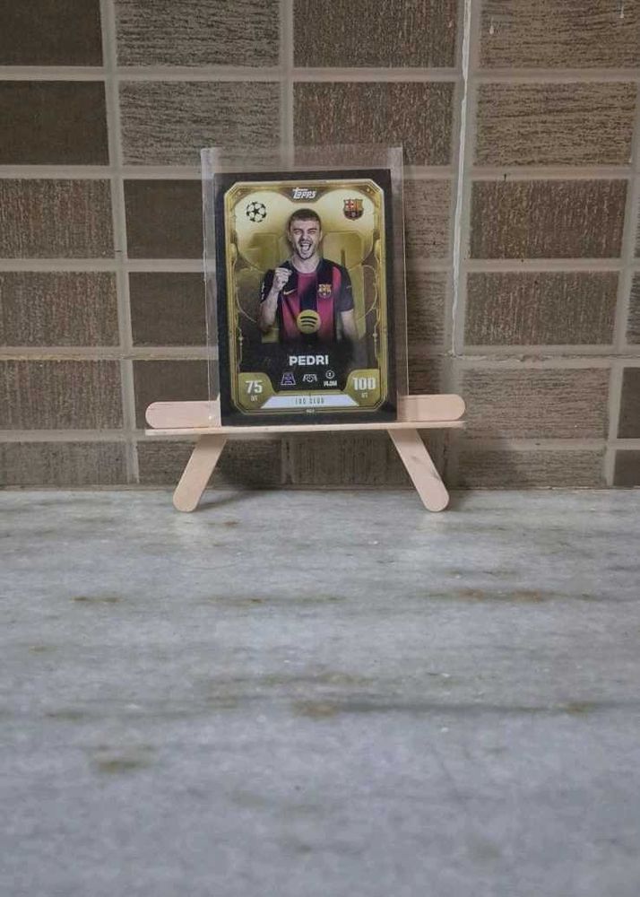 Pedri 100 club match attax football card