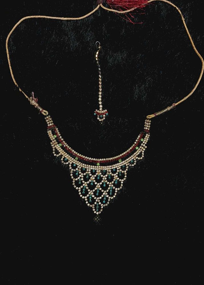 Elegant Kundan Necklace Set