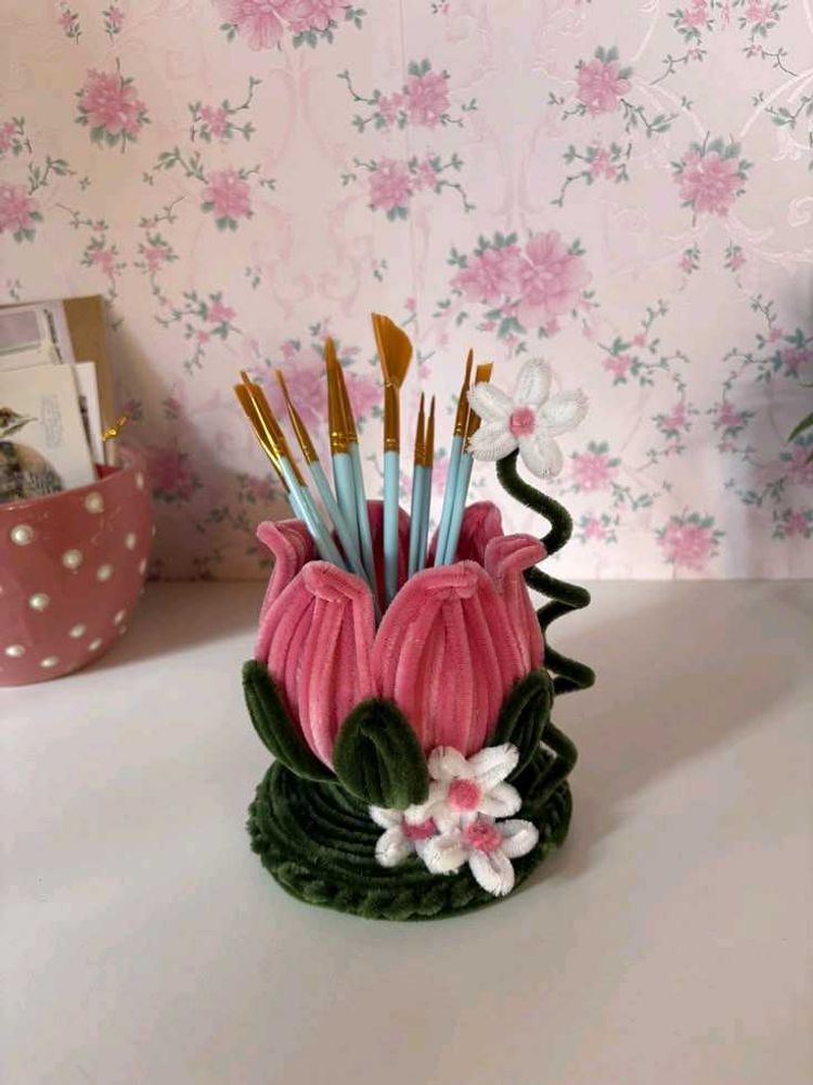 Vintage Lotus Flower Brush Holder