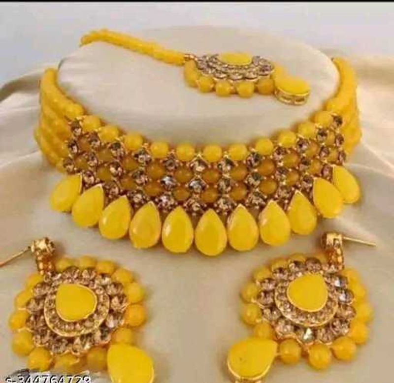 Necklace choker &amp; earrings Jewellery set..