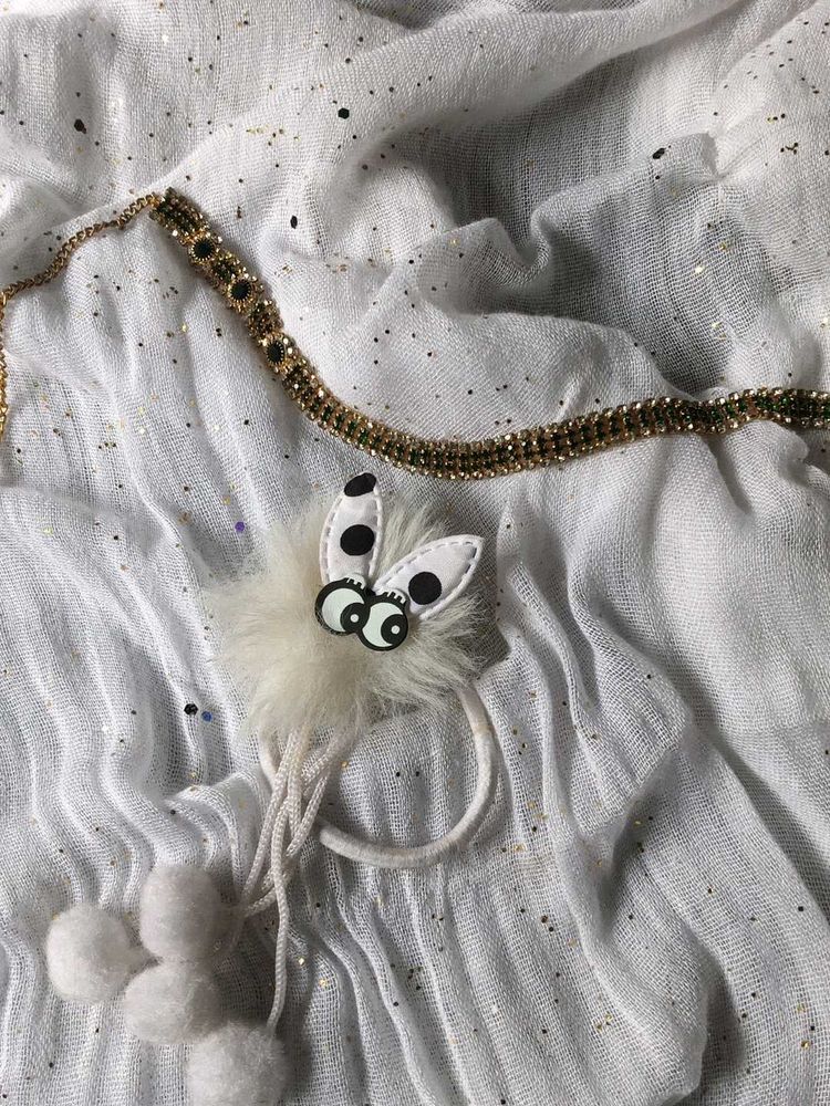 Elegant Gold Chain with Green Stones