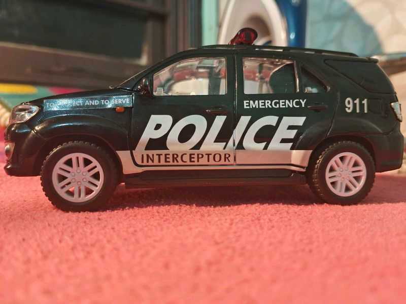 Police Interceptor Fortuner Toy Car