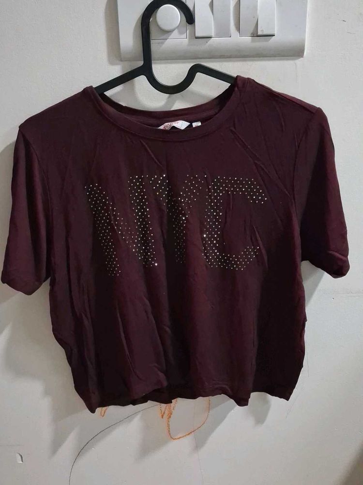 maroon t shirt