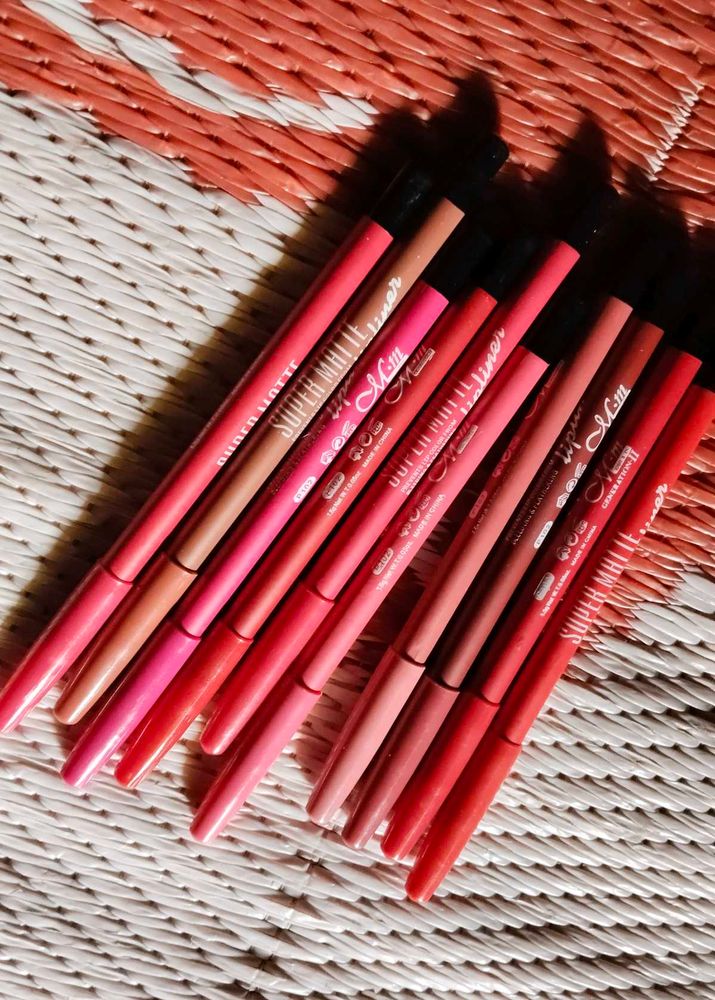 Super Matte Lip Liner In Various Colours