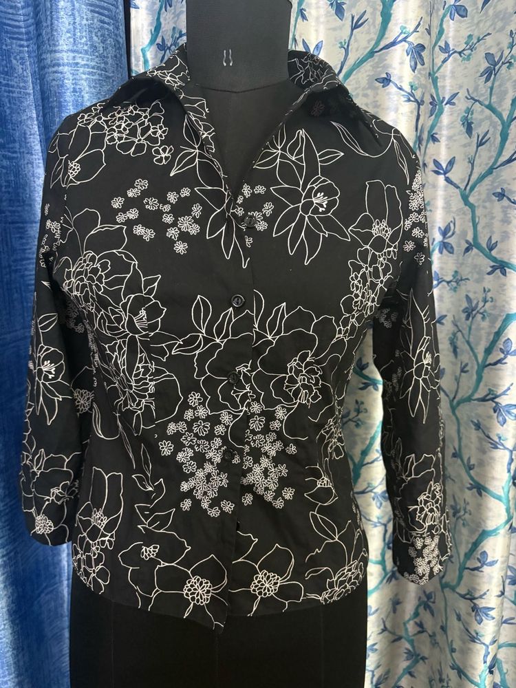 Chic Black Floral Print Button-Up Top