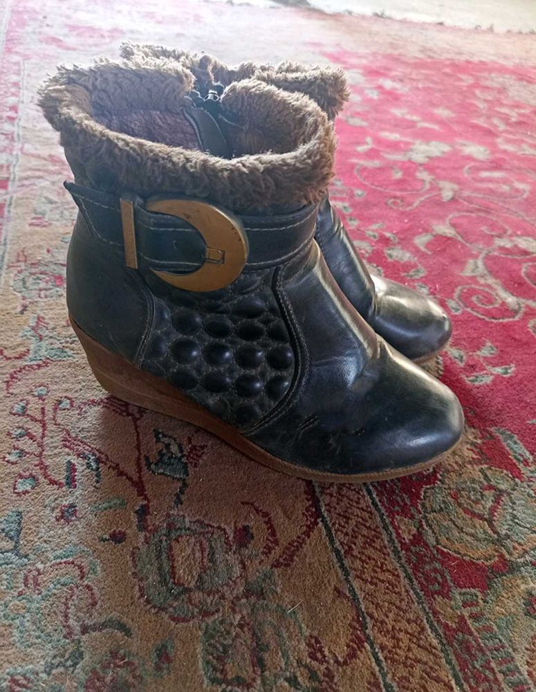 Stylish Wedge Boots with Fur Trim