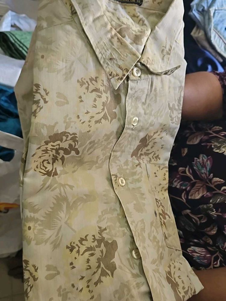 Men's Floral Print Button-Down Shirt