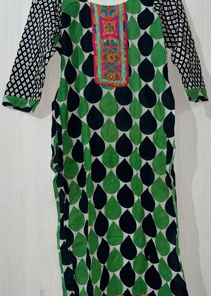 Set of Two Green &amp; Black  and red Leaf Print Kurta