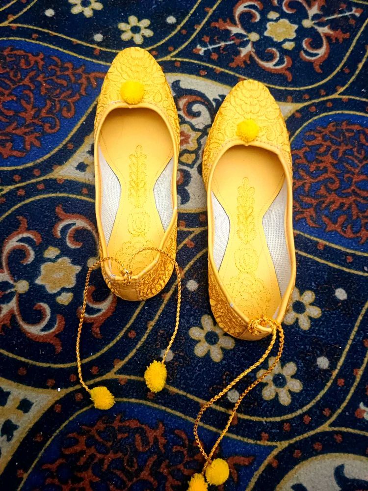 yellow juti sandle