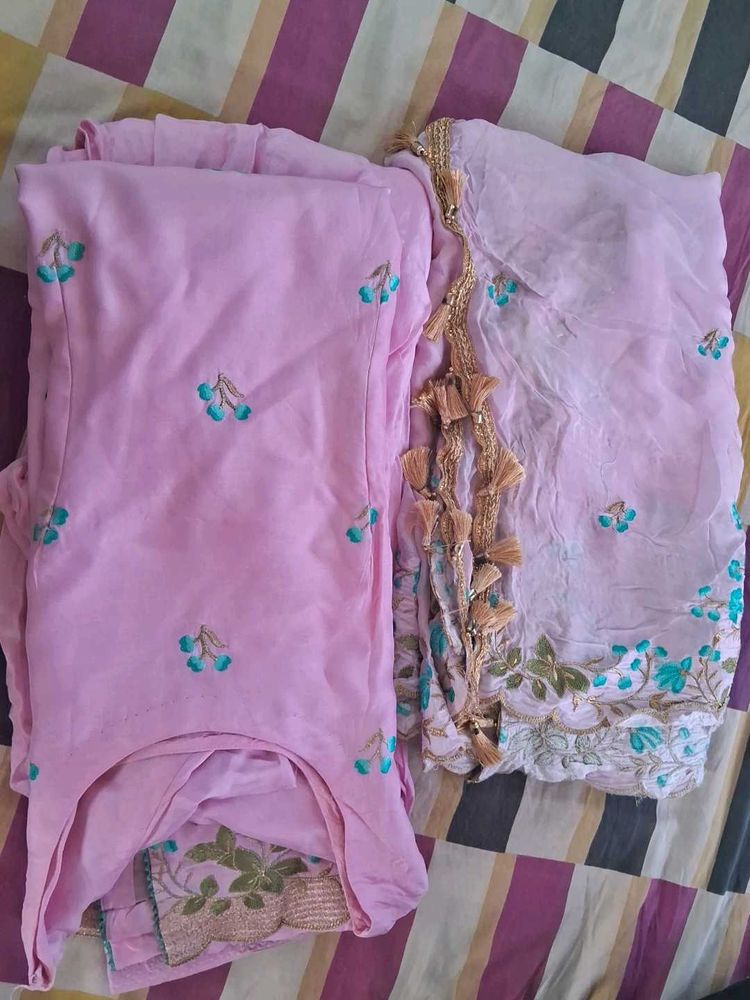 Beautiful Pink Embroidered Kurta Set