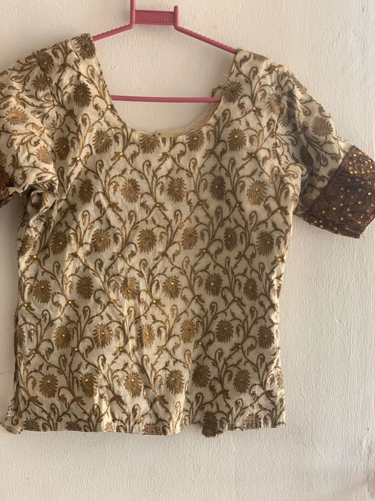 Embroidered Ethnic lehanga ,only few hours used