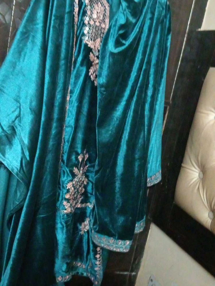 Velvet Stitch Suit New Only Size Issue