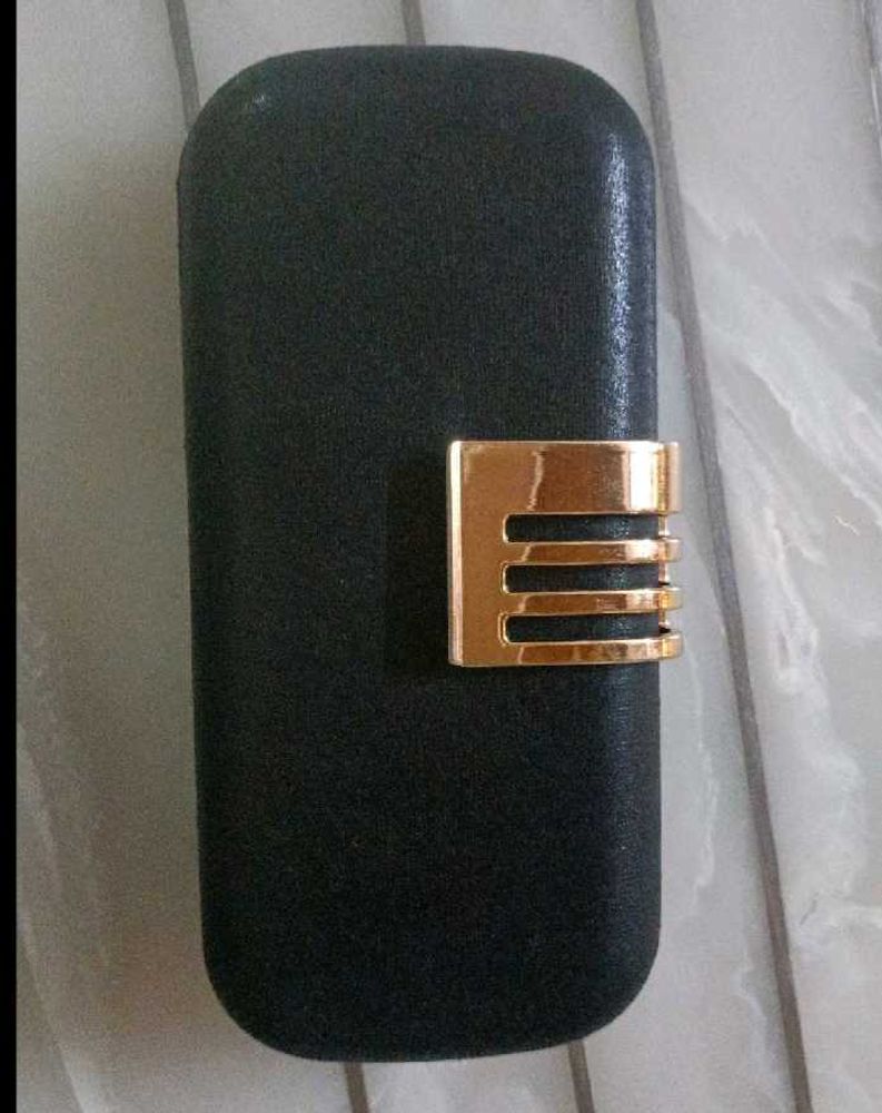 black clutch 👝