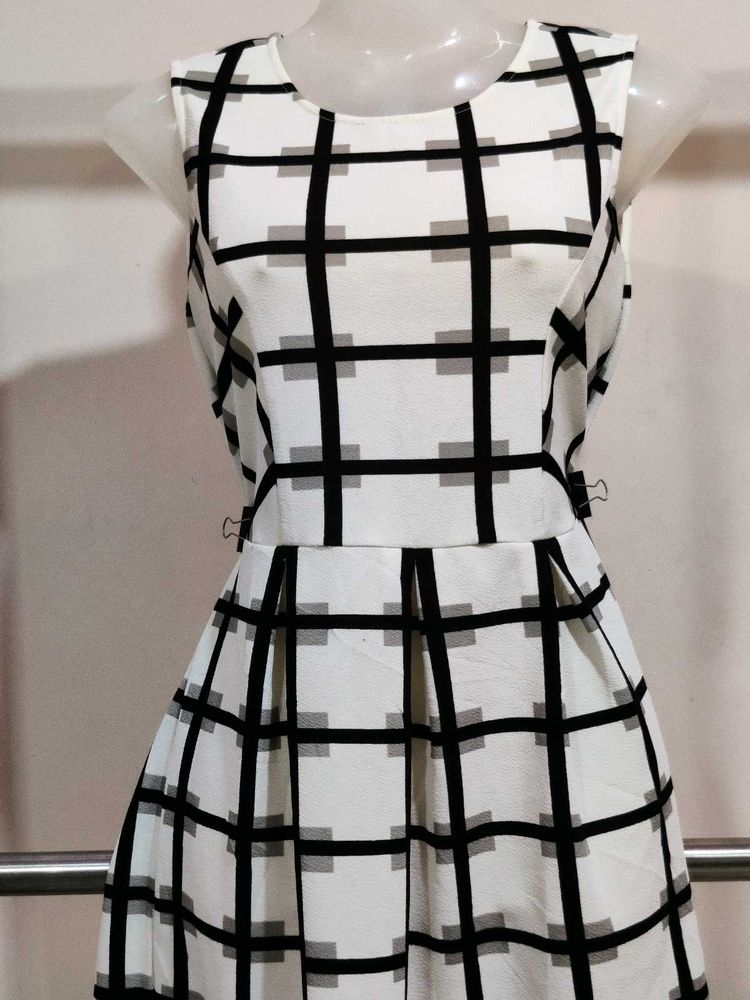 Chic Grid Print Sleeveless Dress