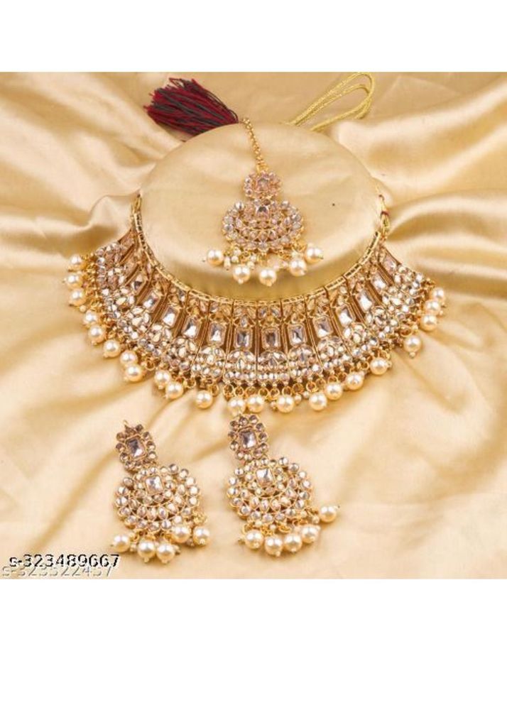 Stunning Kundan Necklace Set with Earrings