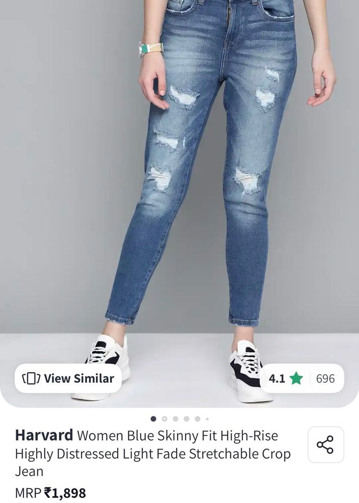 Distressed skinny jeans🌸