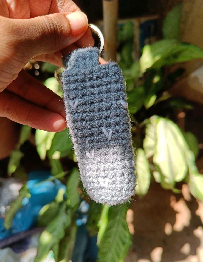 Crochet lip balm holder