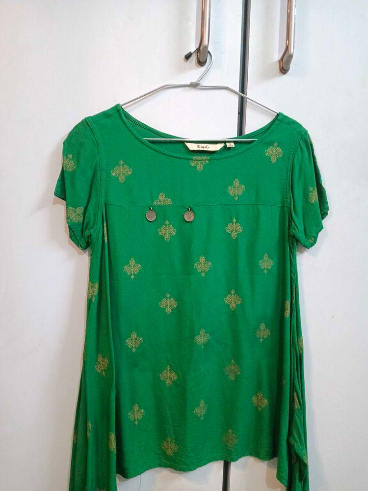 Green kurta with golden print